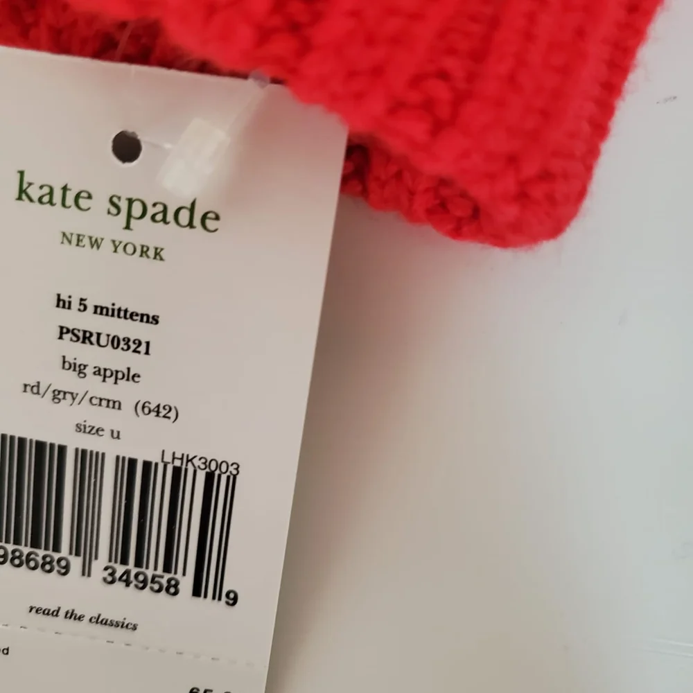 nwt Set of matching kate spade Wool Pom Pom Hat & Hi 5 Mittens